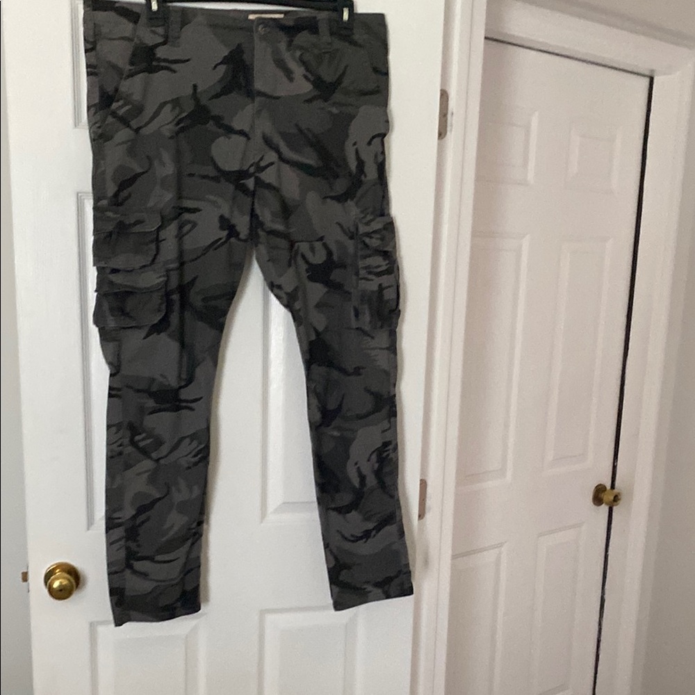 Wrangler Gray Camouflage Pants